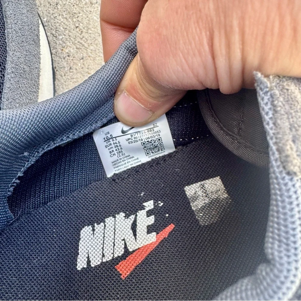 Nike Waffle running shoes Men's Black and Gray Sneakers size 10.5 10 1/2 - Picture 8 of 9